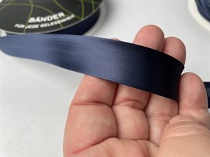 Viscose satin skråbånd - flot blank i midnatsblå, 20 mm
